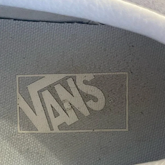 Vans - male US 9.5 - female 11 - Picture 5 of 5